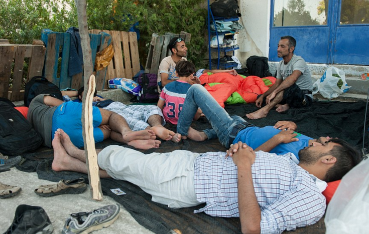 مفوضية اللاجئين: المخيمات في اليونان باتت 