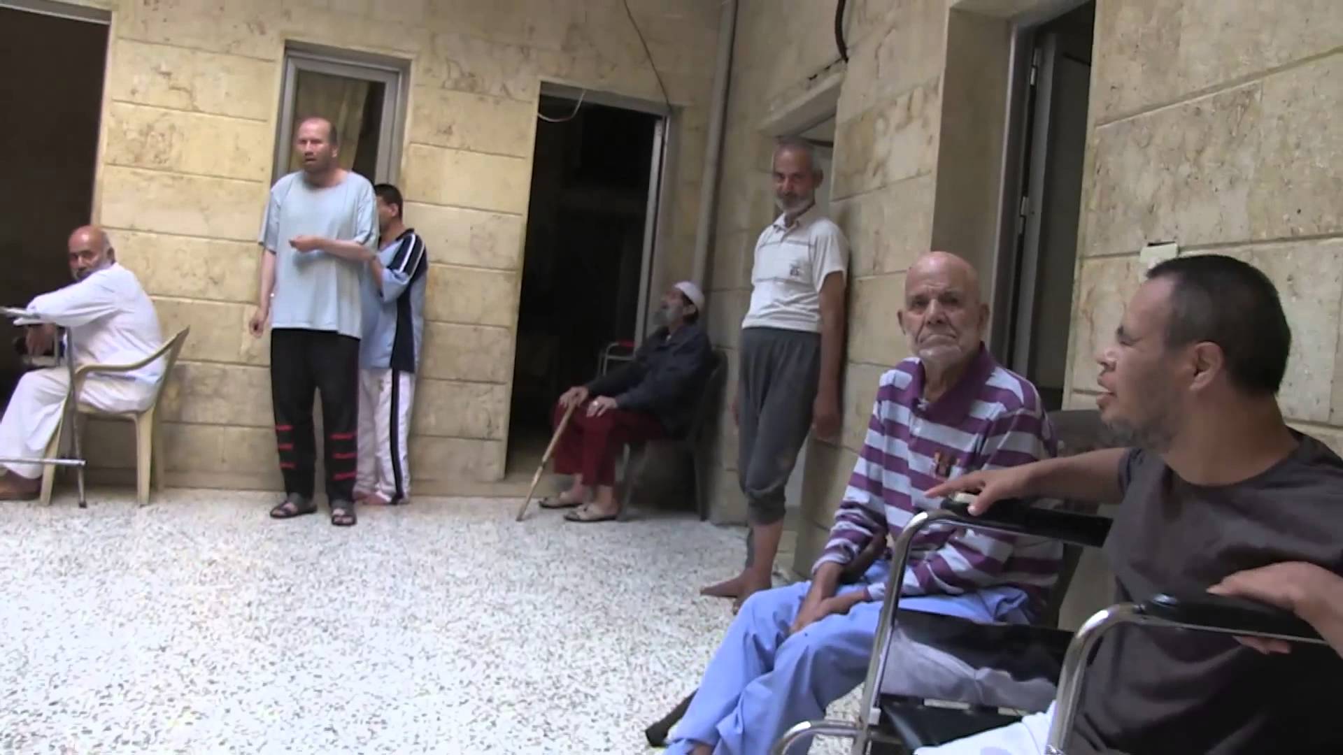 تحذير من كارثة صحية بحلب، وتدمير دار مسنين في حمص