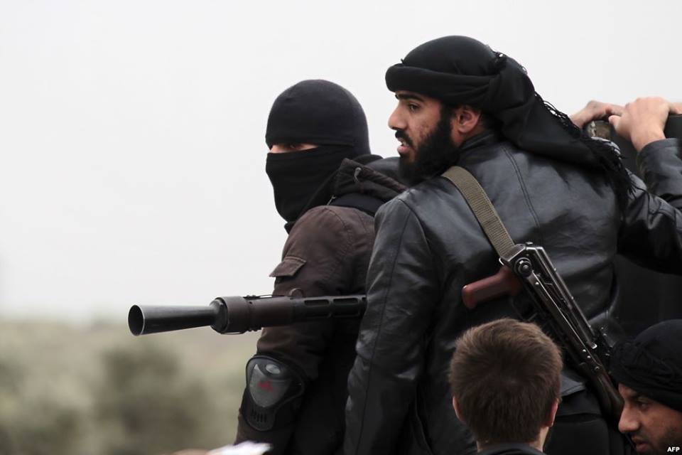 هيئة تحرير الشام تحتجز مدنيّين عند الأطراف الشّرقيّة لمدينة سراقب