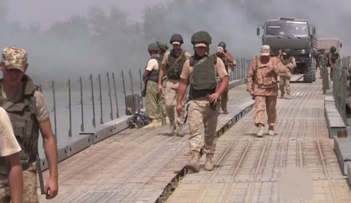 مقتل 4 مدنيّين في الميادين شرق ديرالزّور، وروسيا تبني جسراً على نهر الفرات