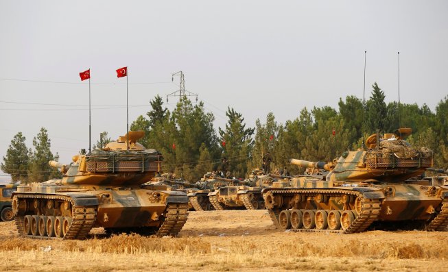 الجيش التركي يزيل السياج الفاصل مع سوريا، ومعلومات حول توجه 