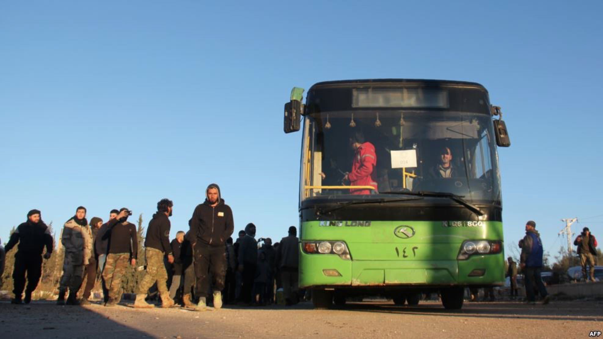 مهجرو ريف دمشق الغربي يصلون إلى  إدلب ودرعا.