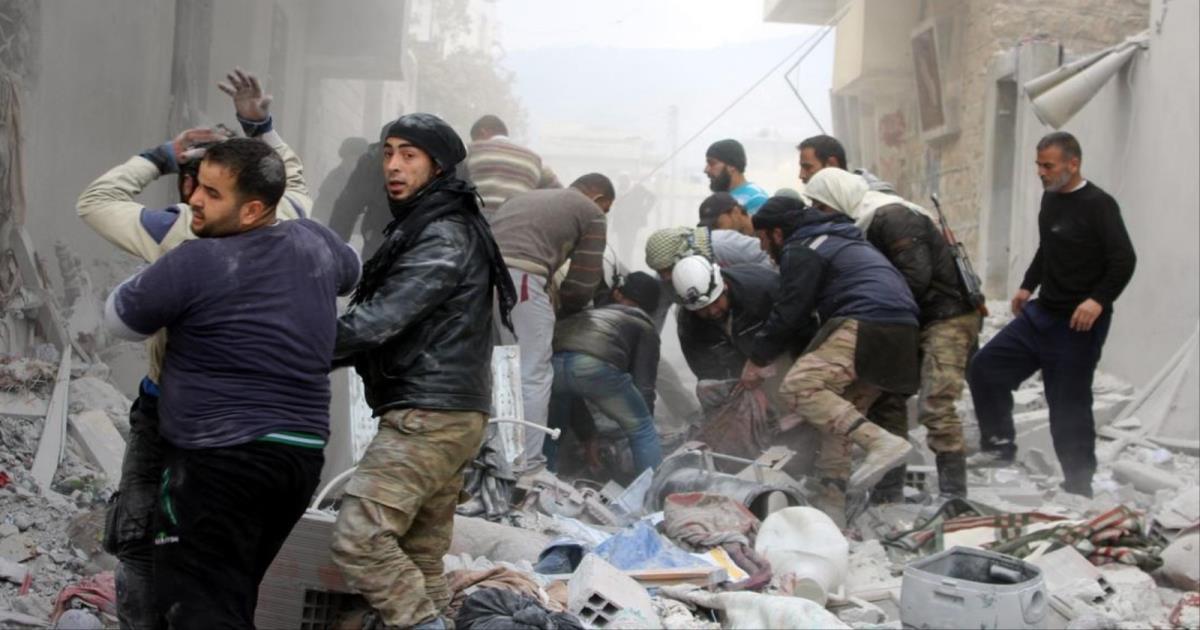 مقتل 19 مدنيا في إدلب ... والمدارس تعلق دوامها تخوفًا من القصف.