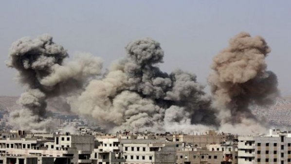 غارات النظام تقتل ثمانية مدنيين في غوطة دمشق الشرقية.