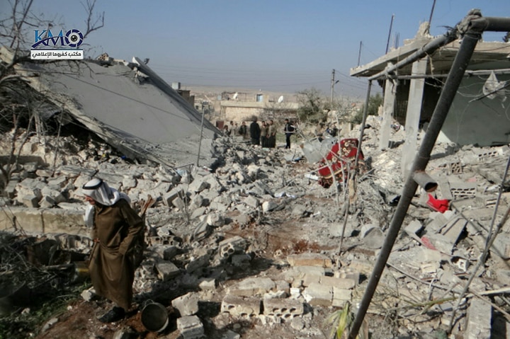 معارك بين تنظيم الدولة وفصائل المعارضة عند محور أم الخلاخيل..و8 قتلى في حاس بغارات جوية