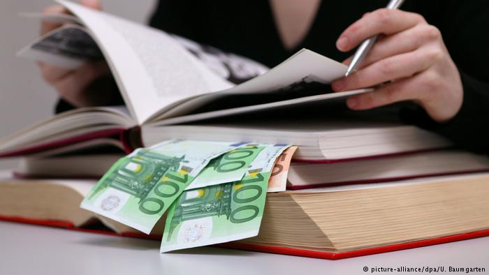 بهذه الطرق قد تستطيع الحصول على تمويل تعليمك الجامعي في ألمانيا