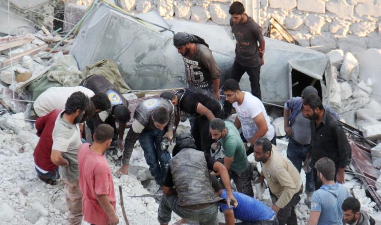 عشرات الضحايا والجرحى حصيلة غارات النظام على مختلف مناطق إدلب، وتواصل القتال بين 