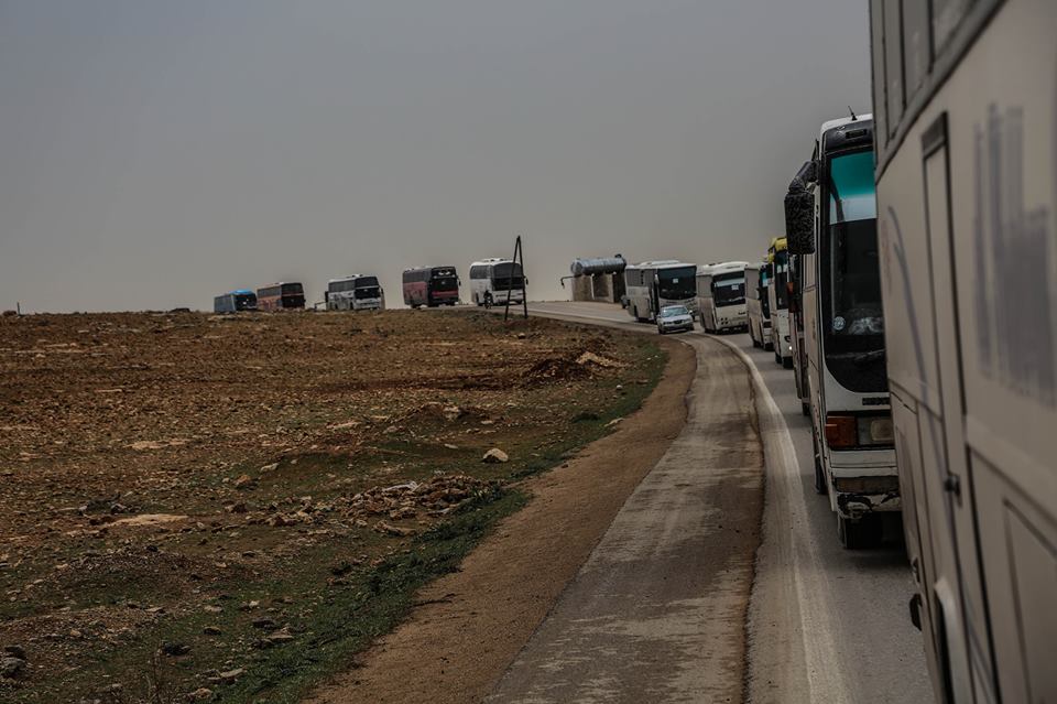 القافلة الثالثة من مهجّري دوما في طريقها لشمال حلب.. وخبراء من منظّمة حظر الأسلحة الكيماوية يتوجّهون نحو دوما