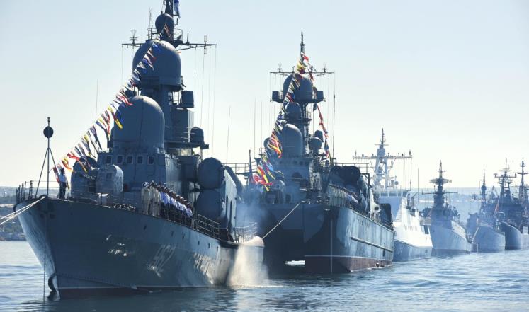 سفن روسيّة تُخلي قاعدة طرطوس ... والنظام ينقل طائراته إلى القواعد الروسية