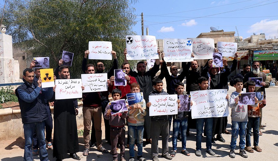 مظاهرات في ذكرى مجزرة خان شيخون الكيماوية ... ومطالبات دولية بمحاسبة المسؤولين
