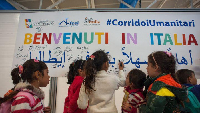 إيطاليا تستقبل عشرات اللاجئين السوريين ضمن مبادرة 